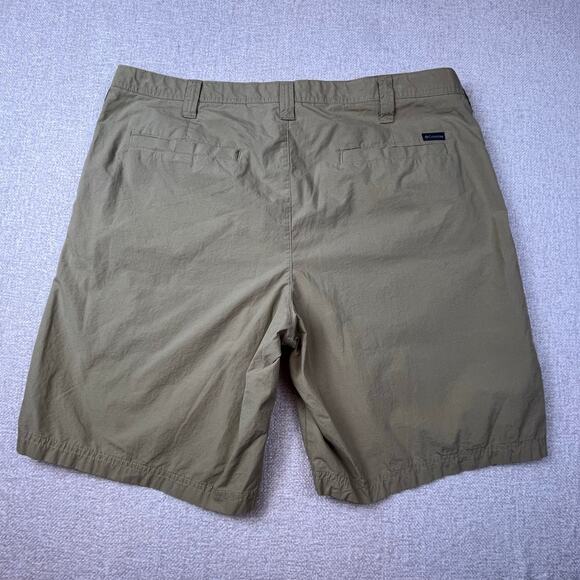 Columbia Men’s 40 Tan 10" Inseam Cargo / Chino Shorts Outdoor / Casual Style - Picture 2 of 7